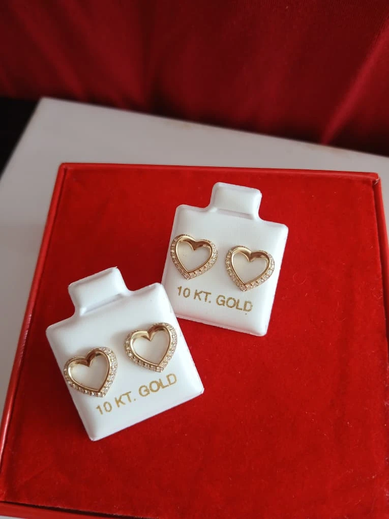 Aretes corazón con piedra's foto | Joyería Tentación |  BizneCubano