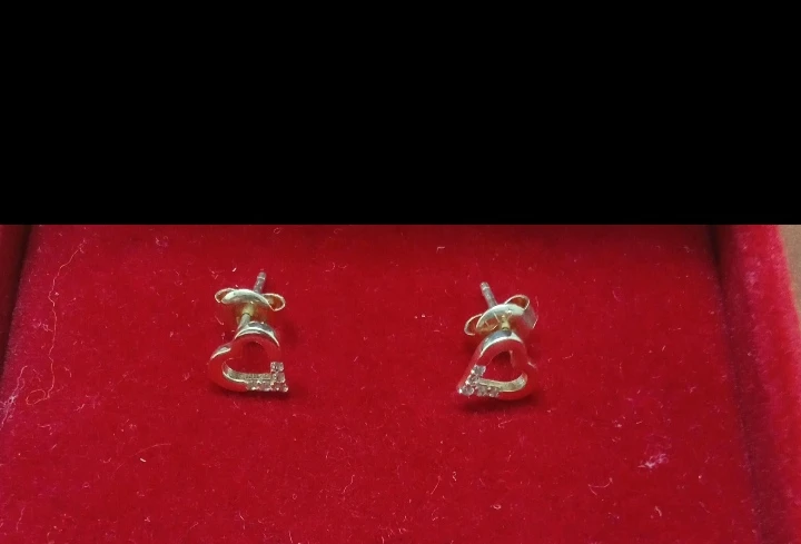 Aretes corazones pequeños lisos y con piedras's foto | Joyería Tentación |  BizneCubano
