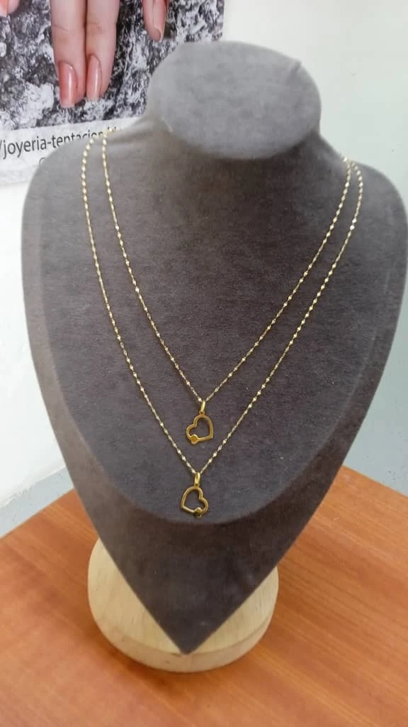 Cadena crispeta con dije de dos corazones's foto | Joyería Tentación |  BizneCubano