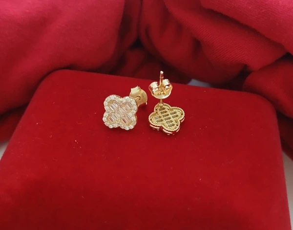 Aretes de trébol con piedras's foto | Joyería Tentación |  BizneCubano