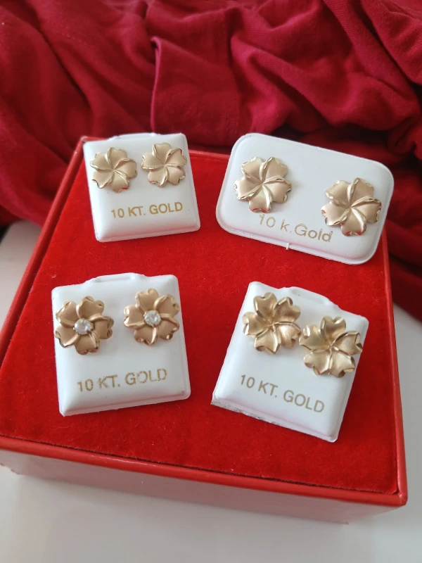 Aretes de flores varios modelos y tamaños's foto | Joyería Tentación |  BizneCubano