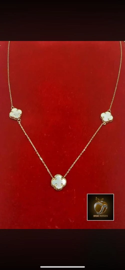 Cadena con 3 van cleef blancas's foto | Joyería Tentación |  BizneCubano